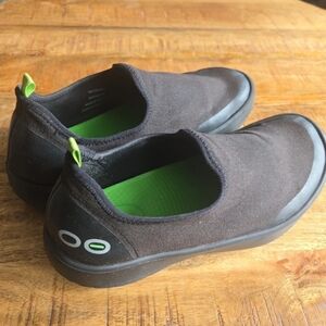 Oofos Recovery Sneaker Size 9